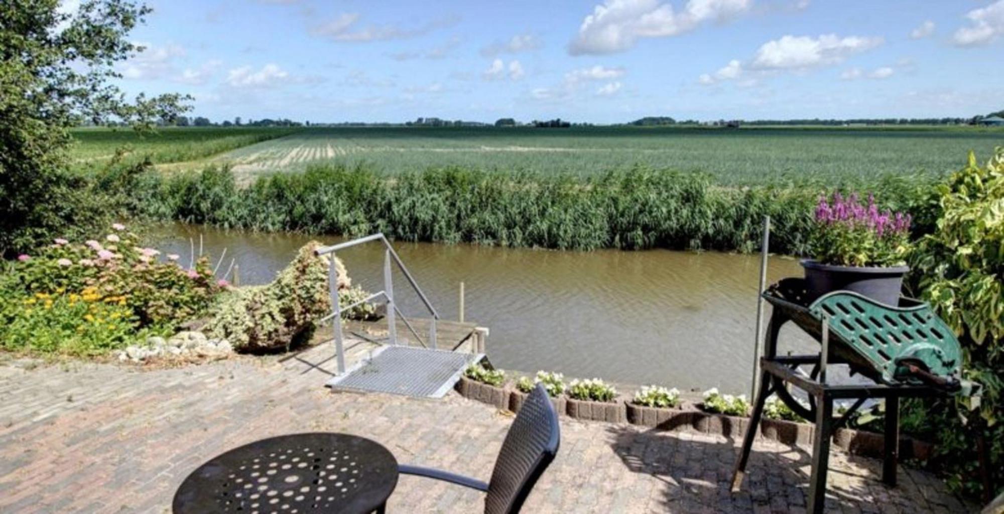 Appartement 2 Met Terras Aan De Tuin Van Op De Roemte Baflo Екстер'єр фото