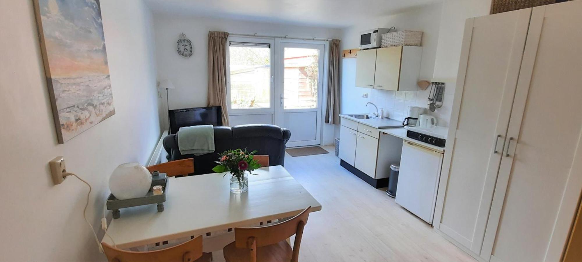Appartement 2 Met Terras Aan De Tuin Van Op De Roemte Baflo Екстер'єр фото